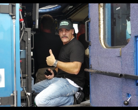 trucker-thumbs-up